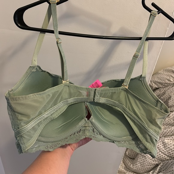 La Senza beyond sexy, classic plunge bra - Picture 2 of 5